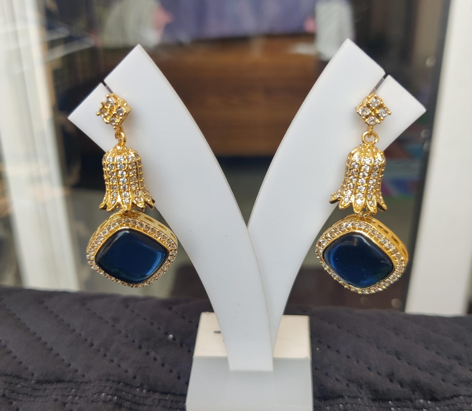 AD with monalisa stone earrings