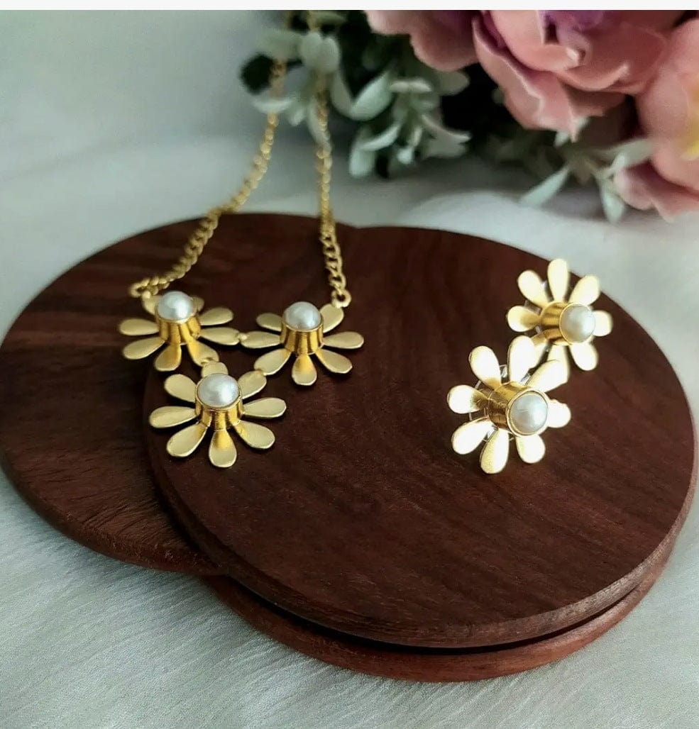 Gold toned Flower Chain Necklace