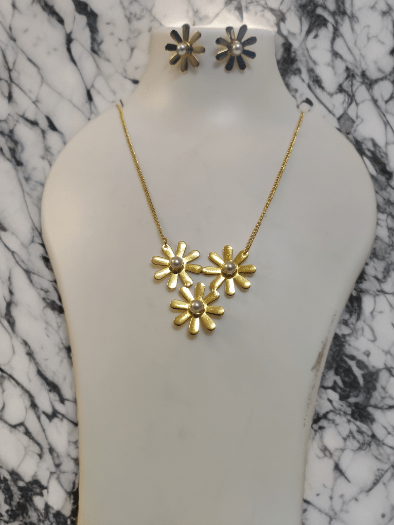 Gold toned Flower Chain Necklace
