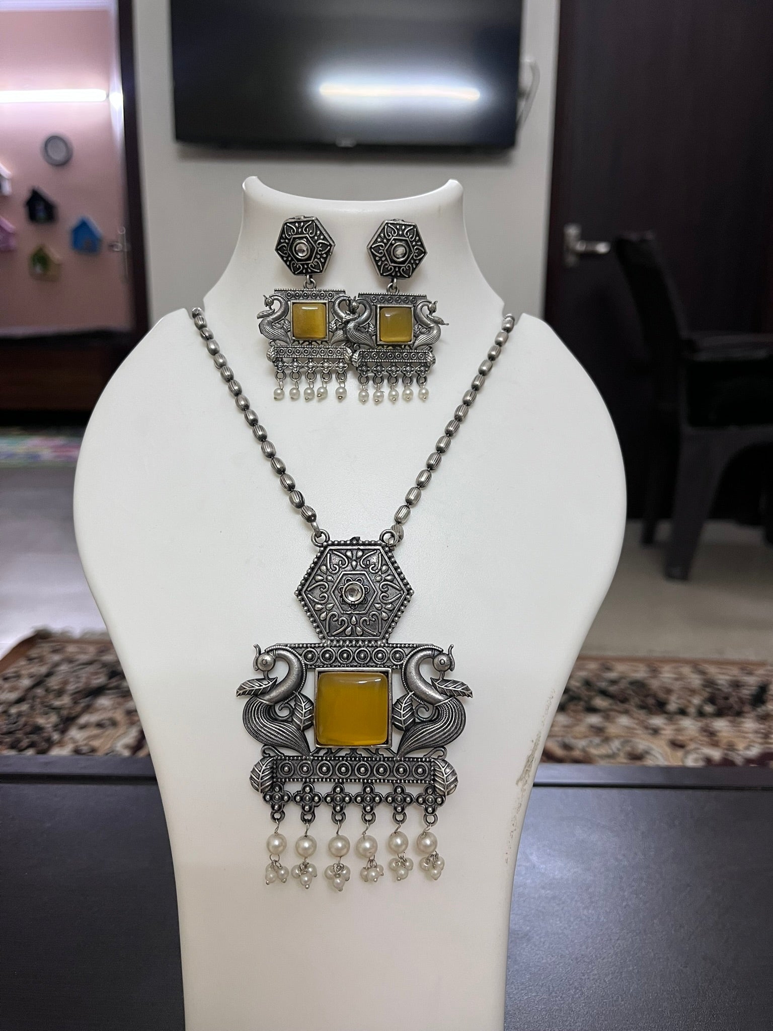 Silver Replica with monalisa stone Pendent set