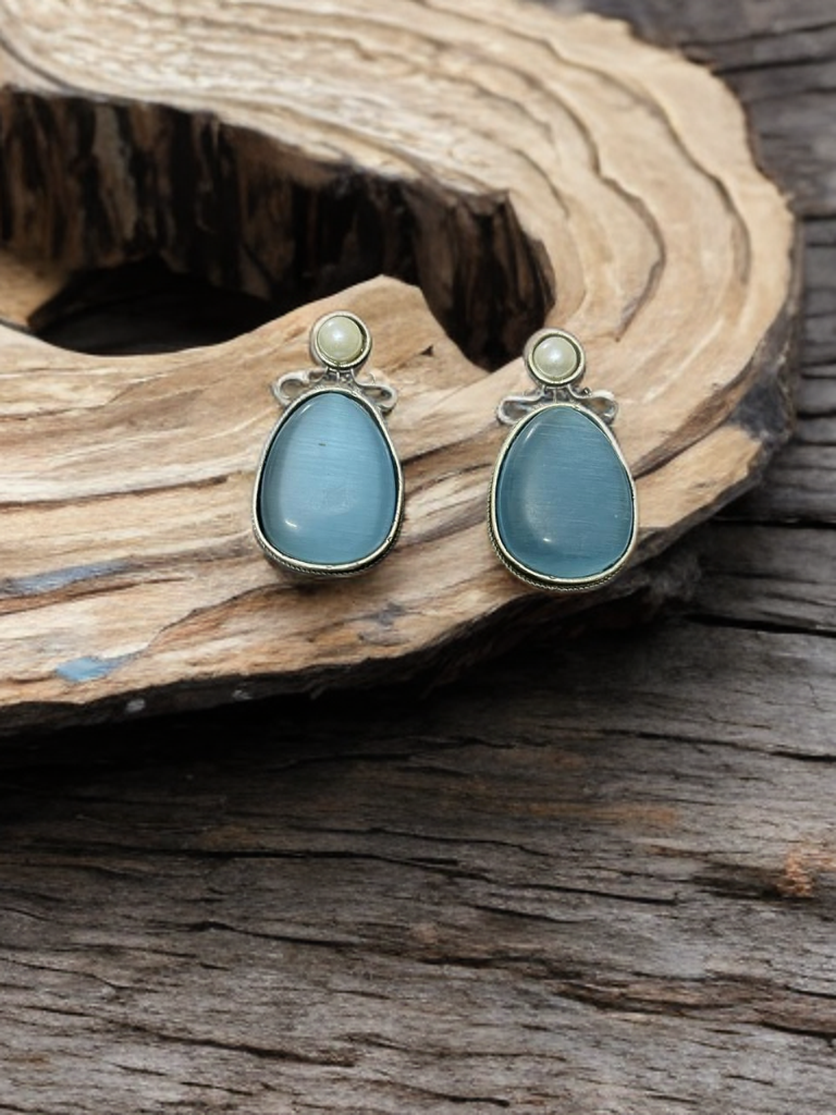 Monalisa Stone with Pearl Earring