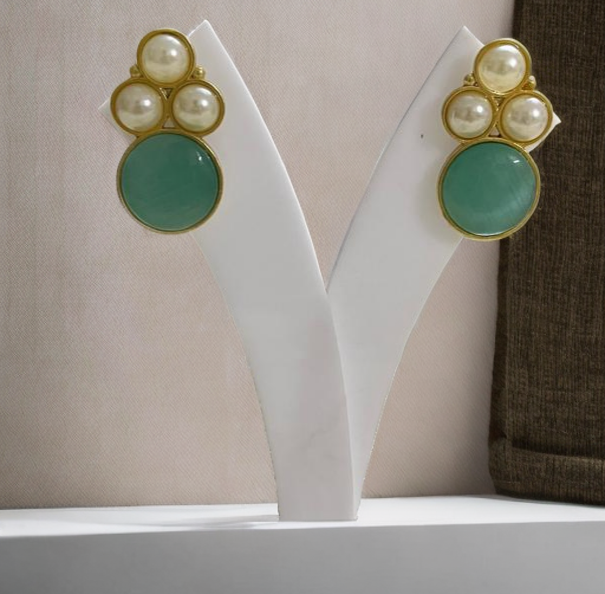 Beautiful Gold toned with pearl earrings