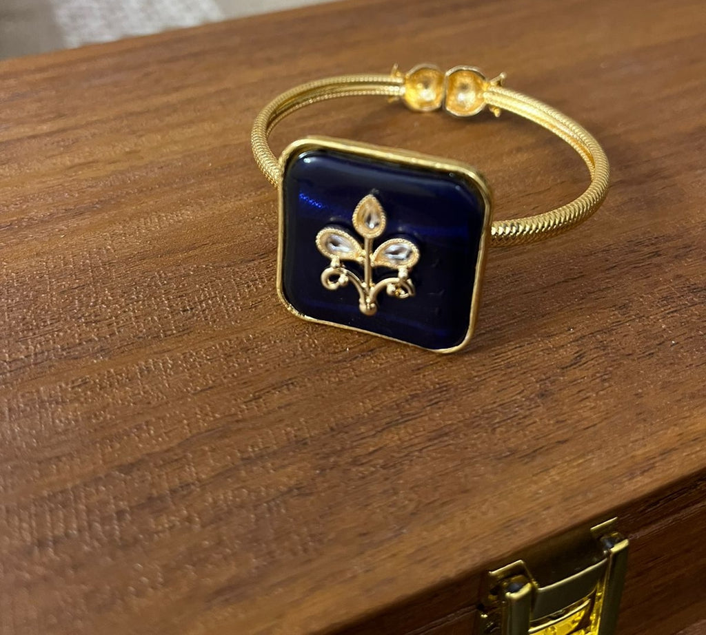 Elegant Green Enamel Gold-Plated Adjustable Bracelet with Leaf Motif – Chicchains