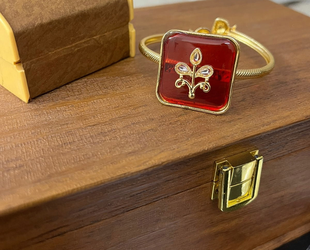 Elegant Green Enamel Gold-Plated Adjustable Bracelet with Leaf Motif – Chicchains